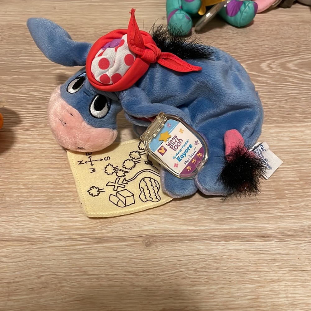 Winnie the Pooh stuffed animal collection - Picture 4 of 7